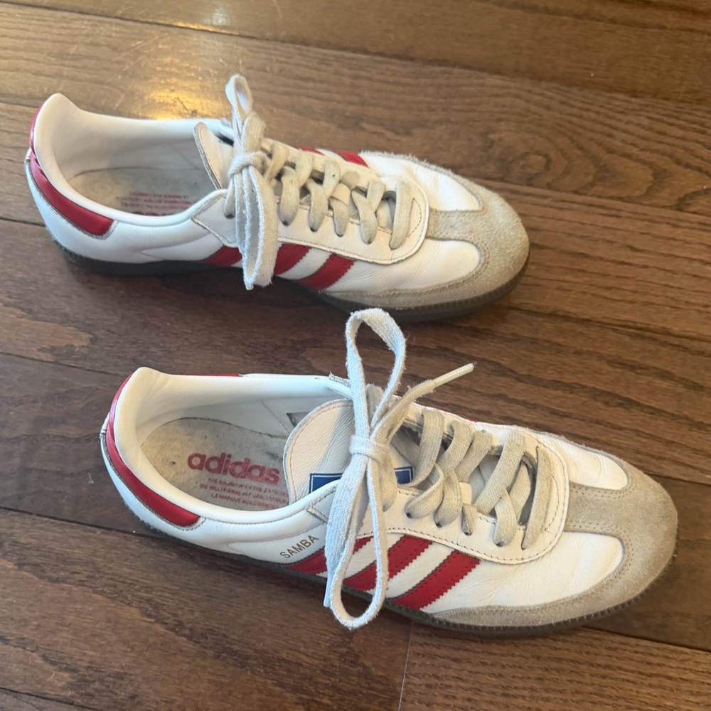 adidas Samba Classic Three Stripe Sneakers. White/Red. Size 6.5 m (est 8.5 w).